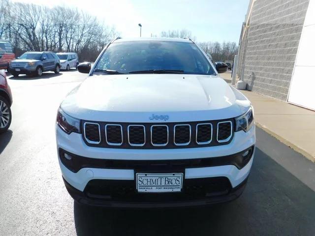 2025 Jeep Compass COMPASS LATITUDE 4X4