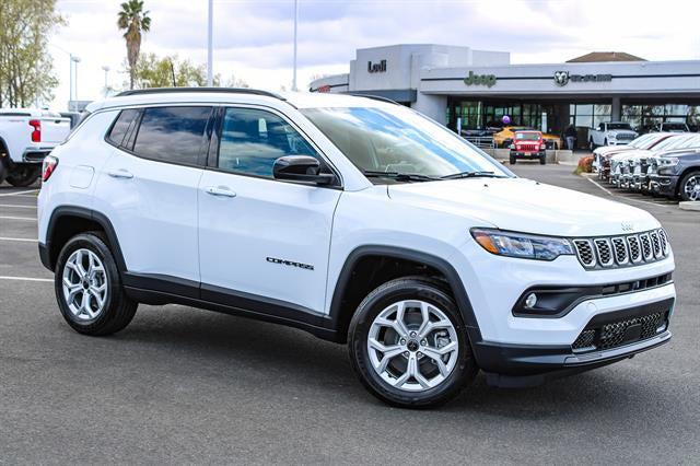 2025 Jeep Compass COMPASS LATITUDE 4X4