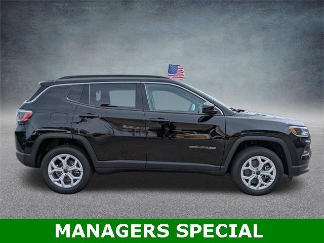 2025 Jeep Compass COMPASS LATITUDE 4X4
