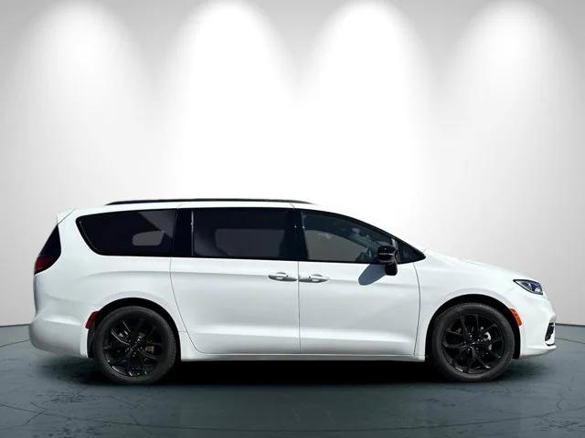 2025 Chrysler Pacifica PACIFICA LIMITED