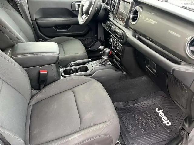 2023 Jeep Wrangler 4-Door Sahara
