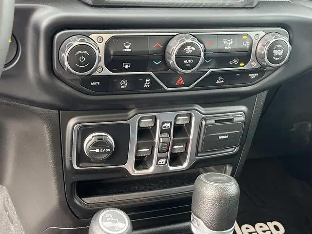 2023 Jeep Wrangler 4-Door Sahara