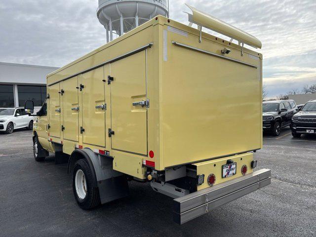 2022 Ford E-450 Cutaway Base
