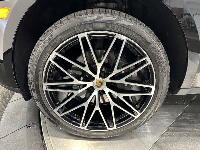 2024 Porsche Macan Base PDK