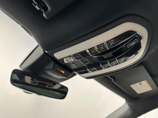 2024 Porsche Macan Base PDK