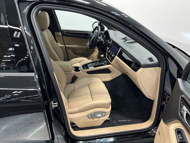 2024 Porsche Macan Base PDK