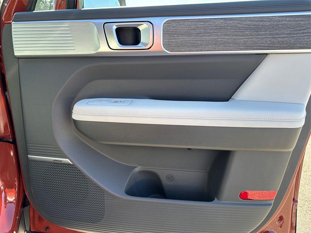 2025 Hyundai Santa Fe Limited - Photo 14