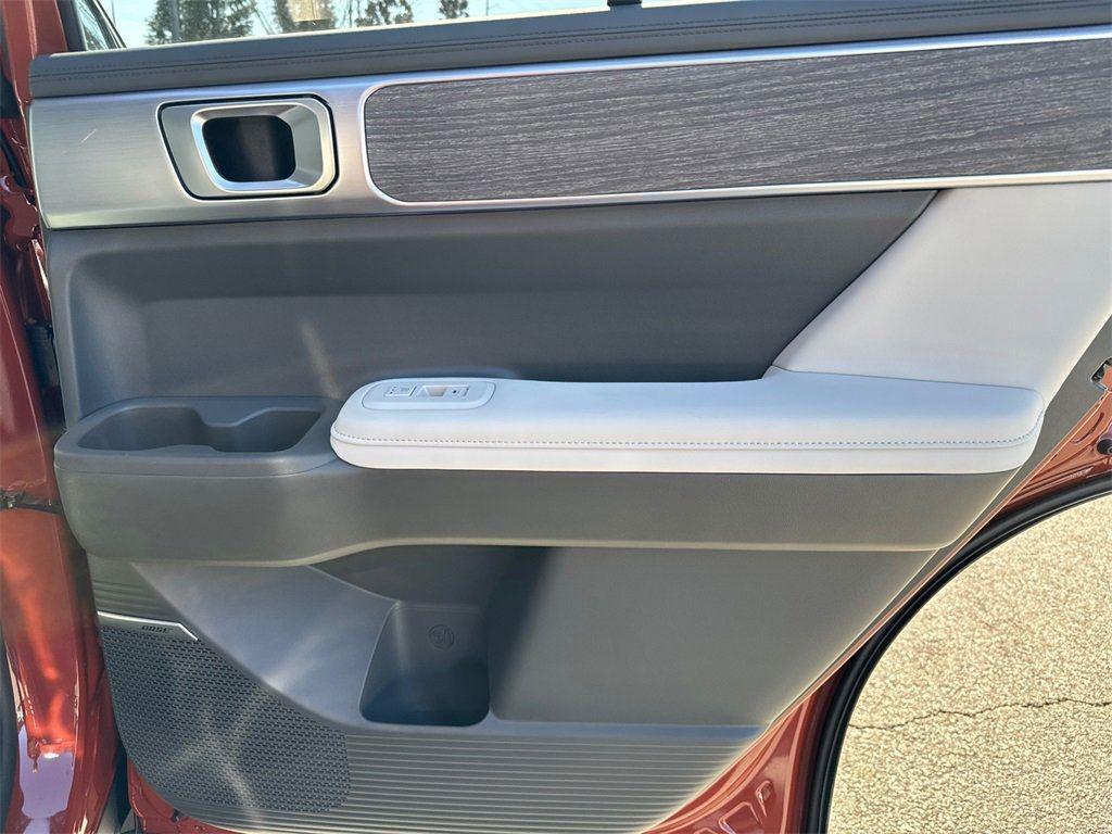 2025 Hyundai Santa Fe Limited - Photo 16