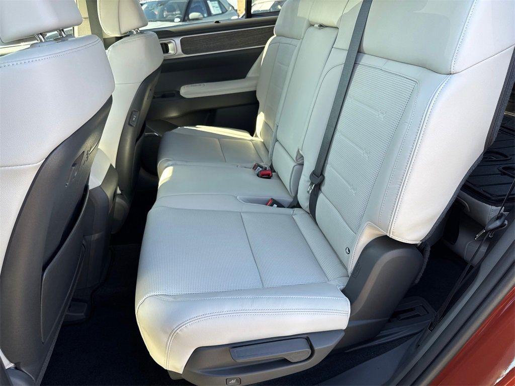 2025 Hyundai Santa Fe Limited - Photo 21