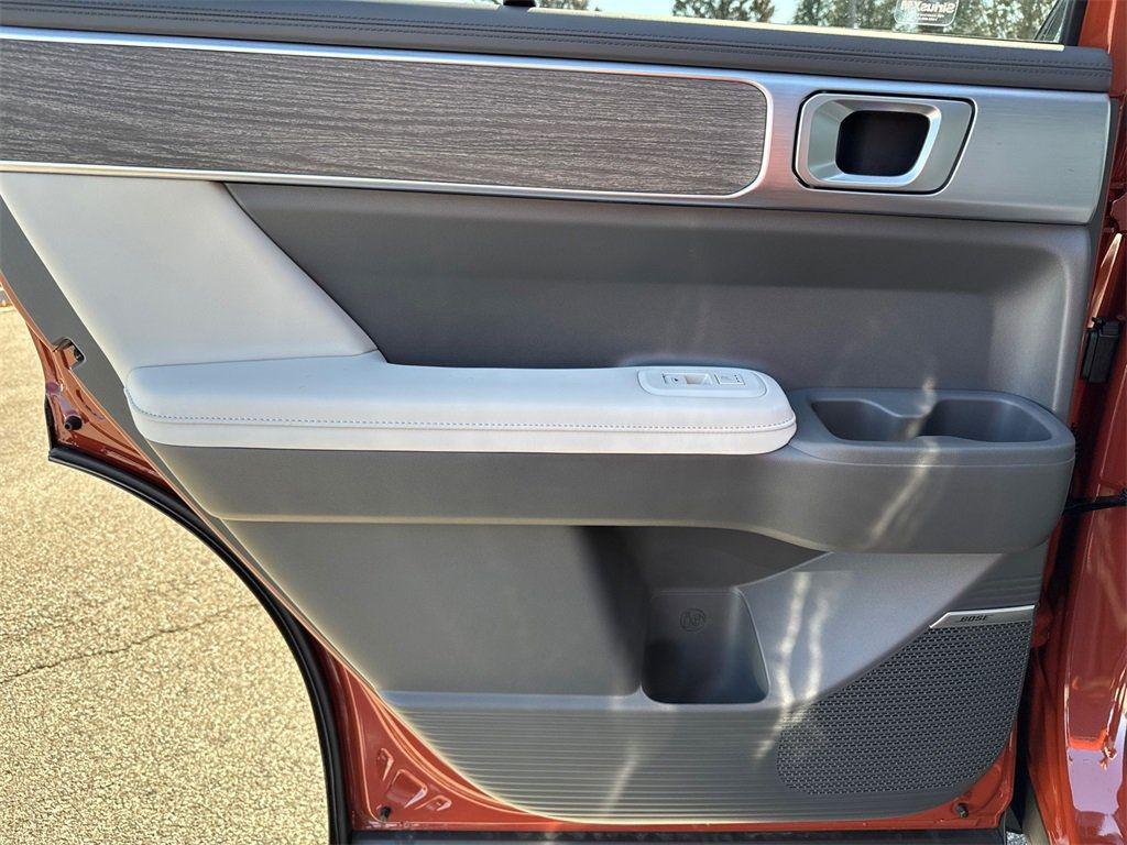 2025 Hyundai Santa Fe Limited - Photo 22