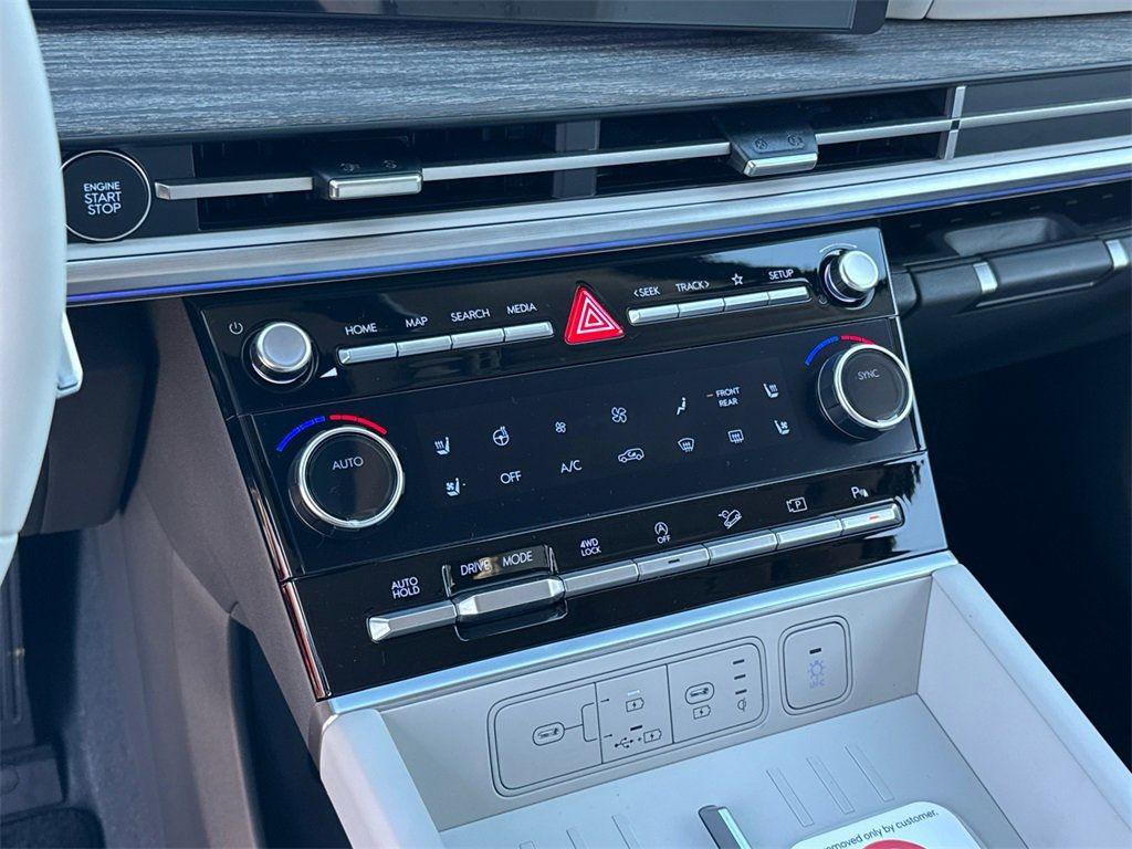 2025 Hyundai Santa Fe Limited - Photo 32