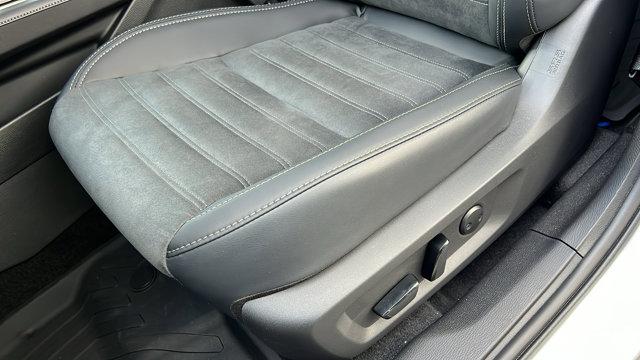 2025 Mitsubishi Outlander PHEV SE S-AWC