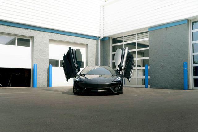 2017 McLaren 570GT Base
