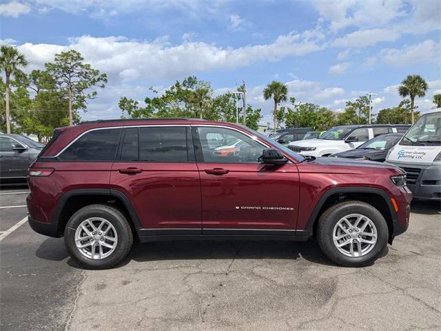 2025 Jeep Grand Cherokee GRAND CHEROKEE LAREDO X 4X4
