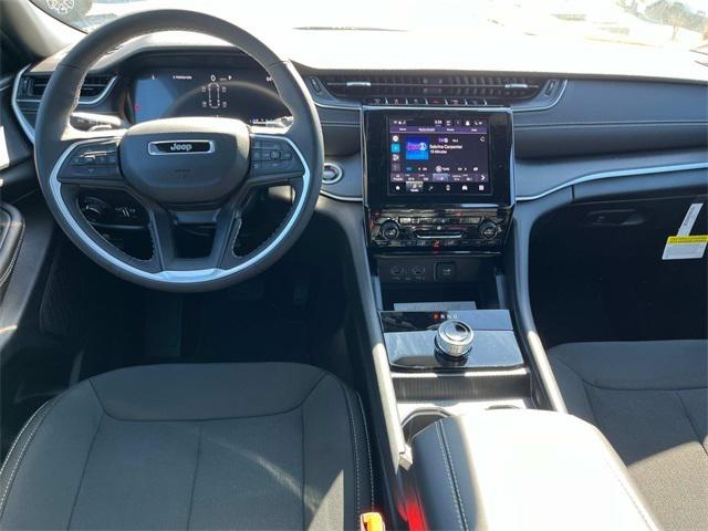 2025 Jeep Grand Cherokee GRAND CHEROKEE L LAREDO X 4X4