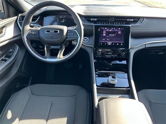 2025 Jeep Grand Cherokee GRAND CHEROKEE L LAREDO X 4X4