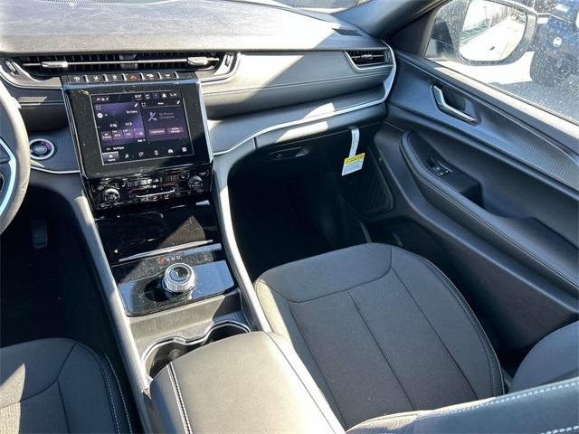 2025 Jeep Grand Cherokee GRAND CHEROKEE L LAREDO X 4X4