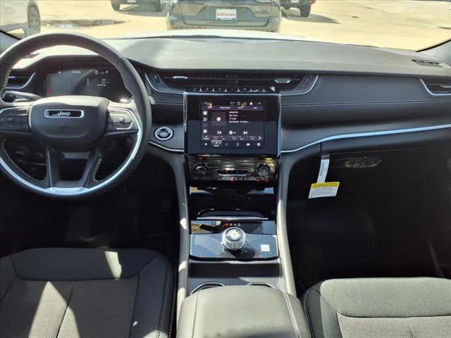 2025 Jeep Grand Cherokee GRAND CHEROKEE LAREDO X 4X2