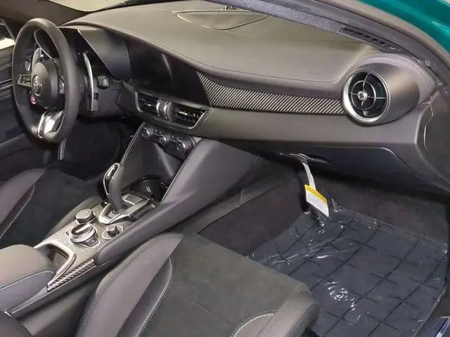 2024 Alfa Romeo Giulia Quadrifoglio RWD