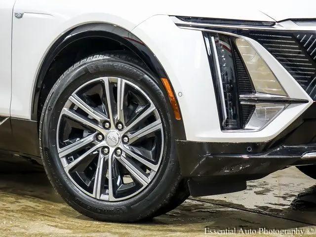 2025 Cadillac iQ Luxury w/1SD