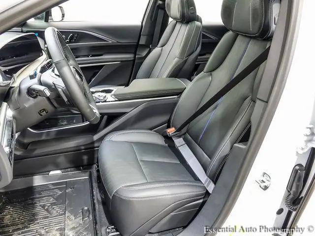 2025 Cadillac iQ Luxury w/1SD