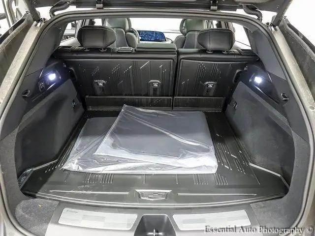 2025 Cadillac iQ Luxury w/1SD