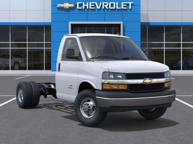 2025 Chevrolet Express Cutaway Work Van