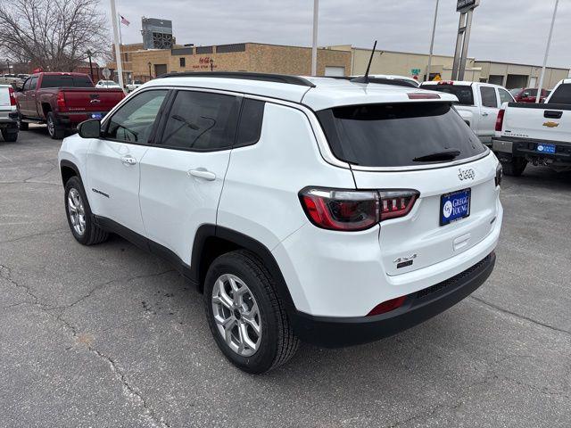 2025 Jeep Compass COMPASS LATITUDE 4X4
