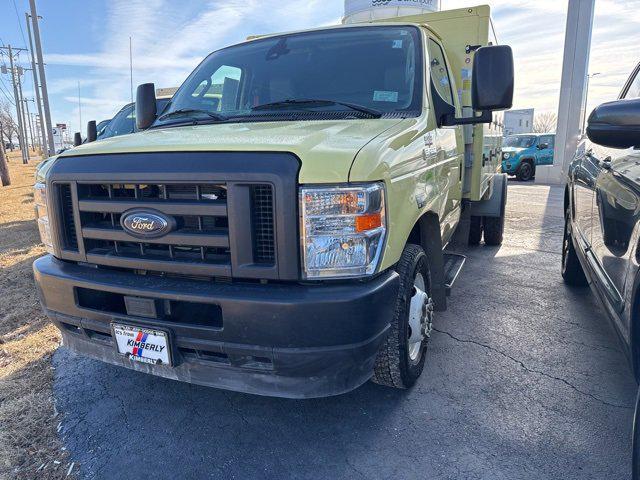 2022 Ford E-450 Cutaway Base