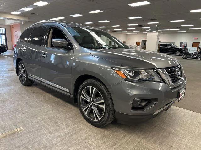 2017 Nissan Pathfinder Platinum