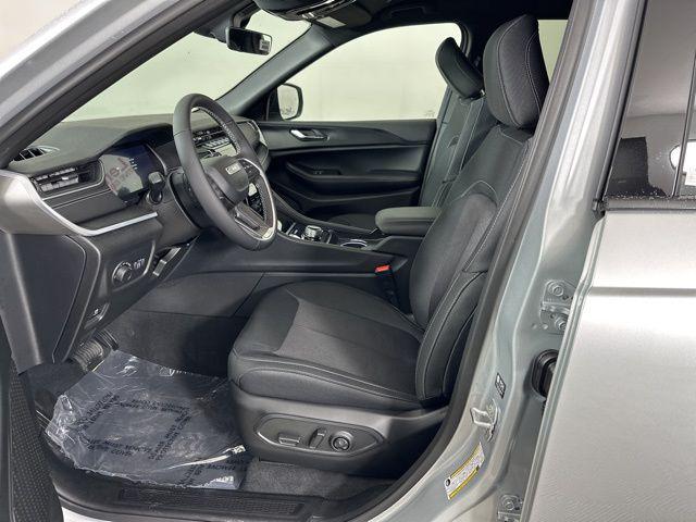 2025 Jeep Grand Cherokee GRAND CHEROKEE LAREDO 4X4