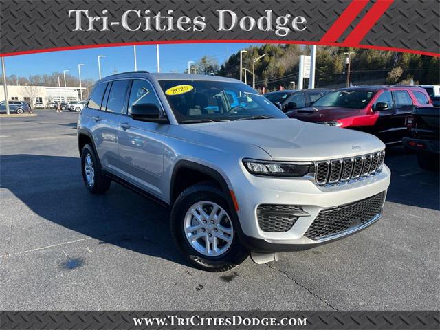 2025 Jeep Grand Cherokee GRAND CHEROKEE LAREDO 4X4