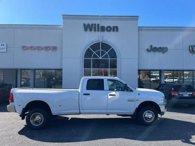 2017 RAM 3500 Tradesman Crew Cab 4x4 8 Box
