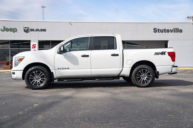 2022 Nissan TITAN Crew Cab SV 4x4