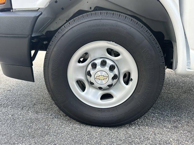 2025 Chevrolet Express Cargo Van RWD 2500 Regular Wheelbase WT