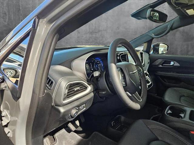 2025 Chrysler Pacifica PACIFICA SELECT