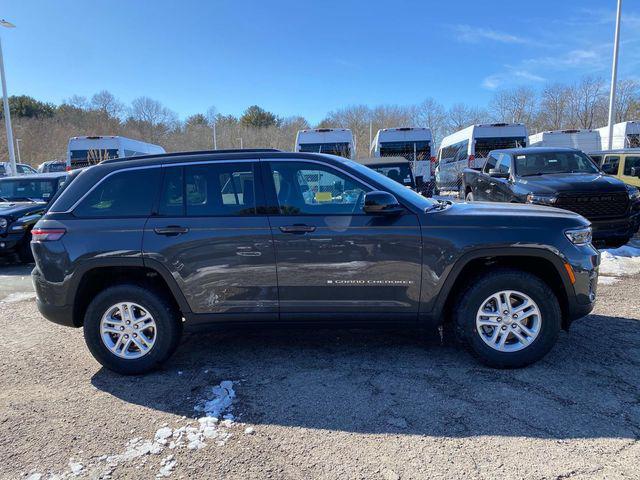 2025 Jeep Grand Cherokee GRAND CHEROKEE LAREDO 4X4