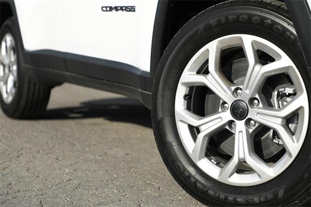 2025 Jeep Compass COMPASS LATITUDE 4X4