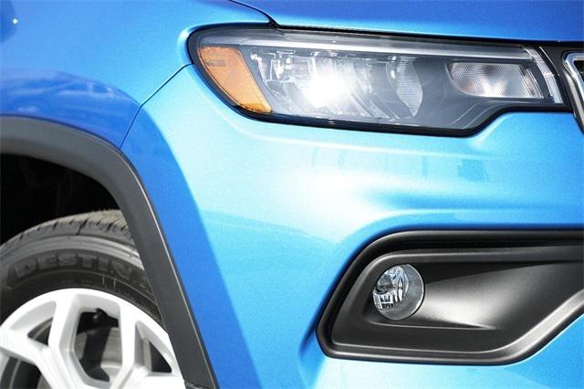 2025 Jeep Compass COMPASS LATITUDE 4X4