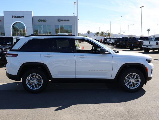 2025 Jeep Grand Cherokee GRAND CHEROKEE LAREDO X 4X4