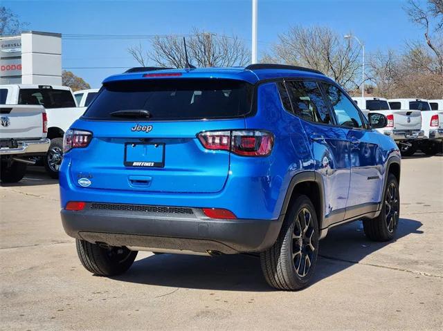 2025 Jeep Compass COMPASS LATITUDE 4X4