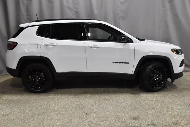 2025 Jeep Compass COMPASS LATITUDE 4X4