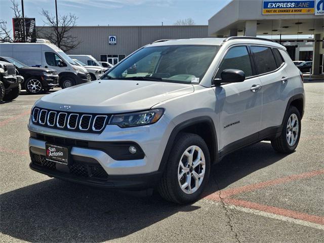 2025 Jeep Compass COMPASS LATITUDE 4X4