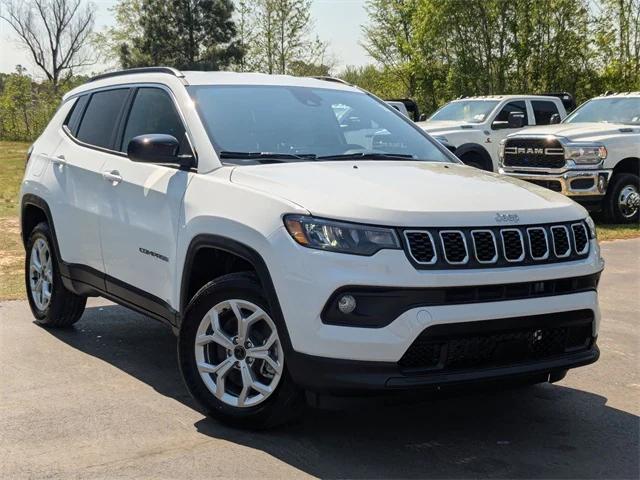 2025 Jeep Compass COMPASS LATITUDE 4X4