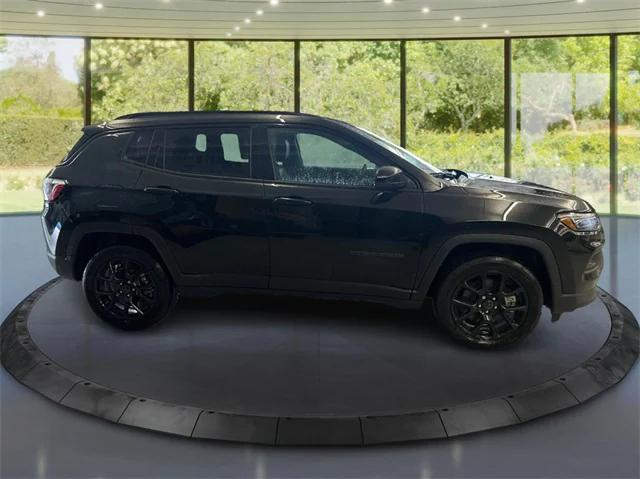 2025 Jeep Compass COMPASS LATITUDE 4X4