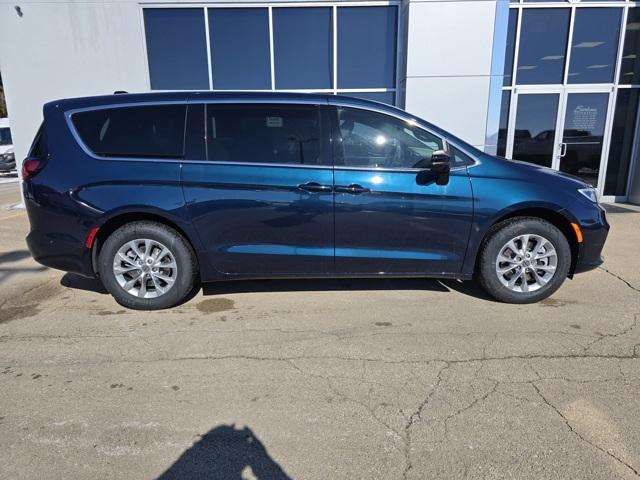 2025 Chrysler Pacifica PACIFICA SELECT AWD