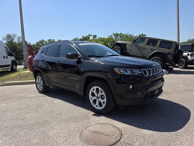 2025 Jeep Compass COMPASS LATITUDE 4X4