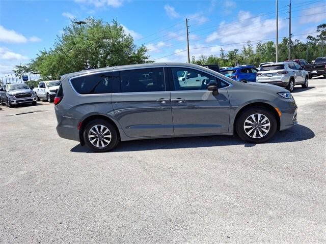 2025 Chrysler Pacifica Hybrid PACIFICA PLUG-IN HYBRID SELECT