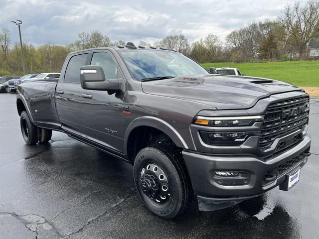 2025 RAM Ram 3500 RAM 3500 LIMITED CREW CAB 4X4 8 BOX