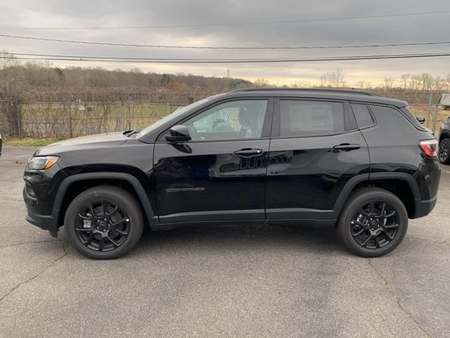 2025 Jeep Compass COMPASS LATITUDE 4X4